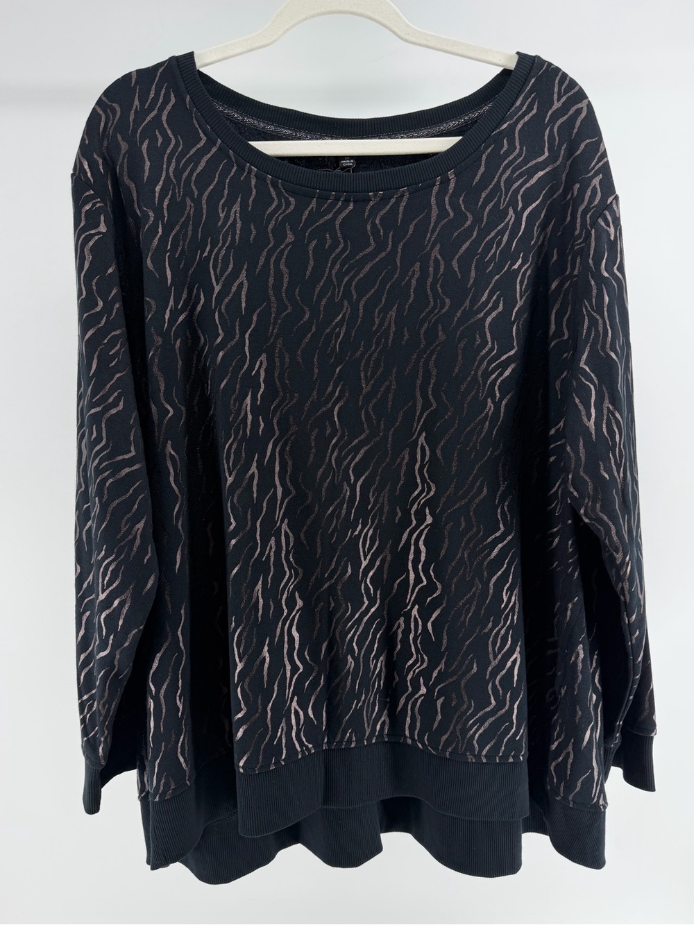 NWT Jane and Delancey Black Shimmer Animal Print Fleece-Lined Crewneck, Size 2X